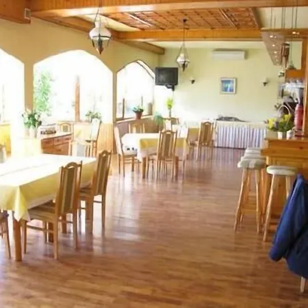 Margarita Hotel Warna